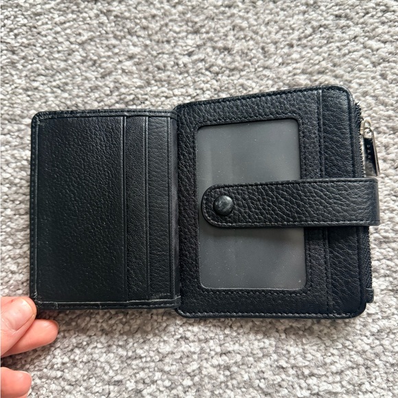 Danier Black Leather Card Holder - Picture 6 of 9